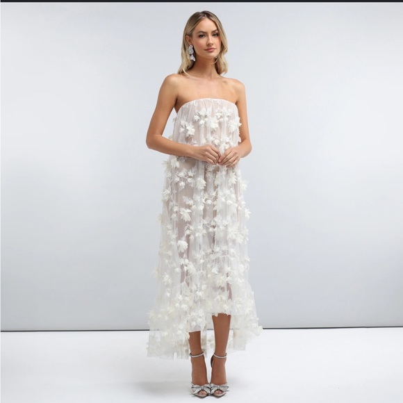 Helsi Dresses & Skirts - Elegant White Strapless Dress